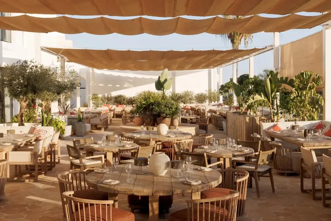 Terraza del restaurante Nube Estepona